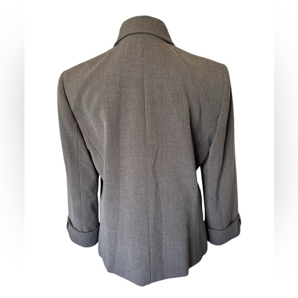 Tahari Arthur Levine Notched Collar Women's 10 Grey Lined
Fitted 3 Button Blazer - Picture 2 of 15